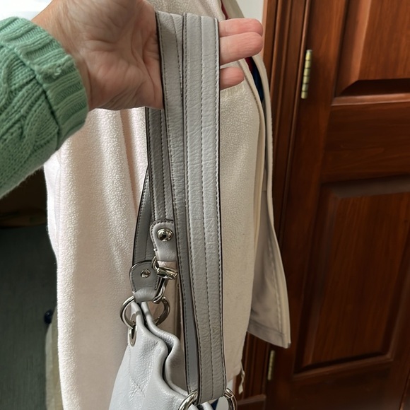 B. Makowsky  shoulder/Crossbody bag leather Light gray  Silvertone Hardware EUC - Picture 14 of 17
